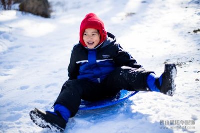 滑雪服可以當沖鋒衣穿嗎？